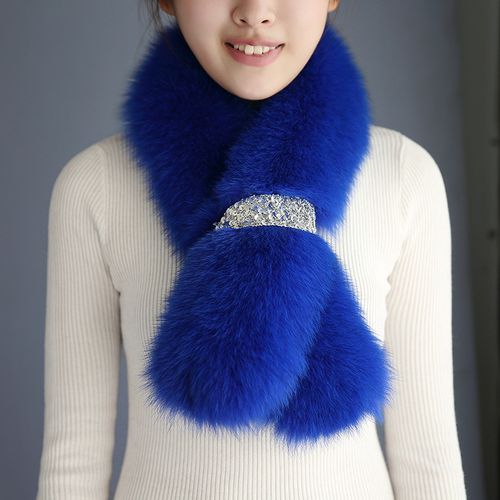 蓝色长款皮草怎么搭配围巾好看