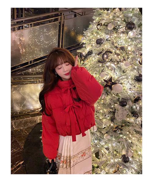 红色短款羽绒服怎么搭配裙子图片大全