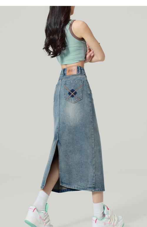 包臀牛仔长裙怎么搭配鞋子