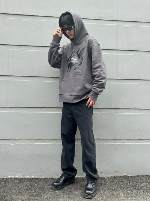 男冬天灰色裤子怎么搭配衣服好看