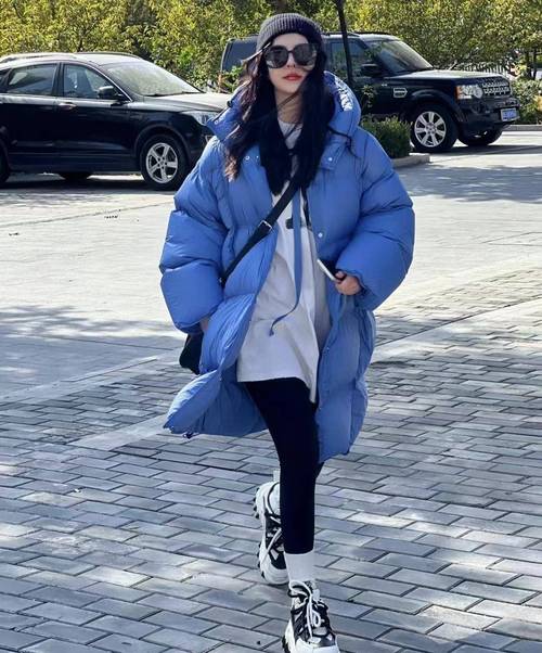 冬天穿的蓝色的鞋子怎么搭配衣服好看吗