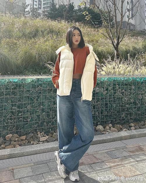 咖啡色毛衣白色外套怎么搭配什么裤子好看吗