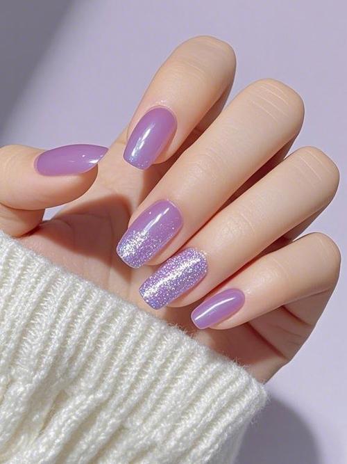 浅紫色和绿色指甲怎么搭配呢