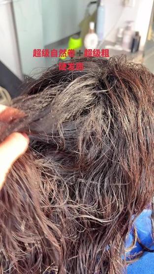 为什么头发又粗又硬