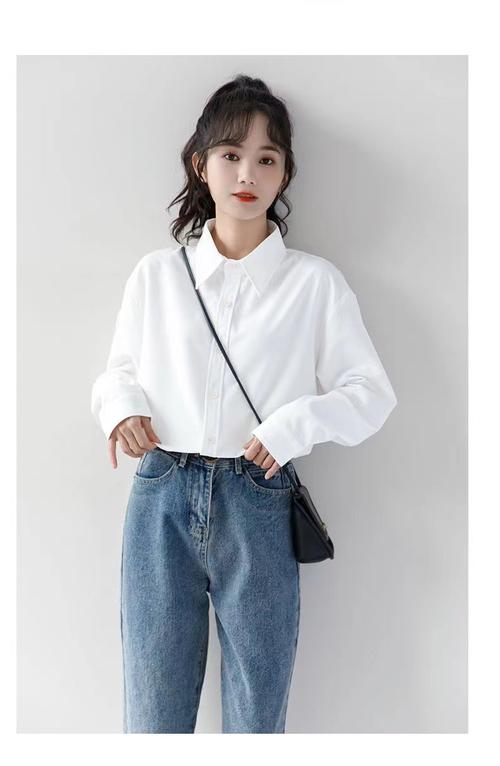 女的长的白衬衫怎么搭配