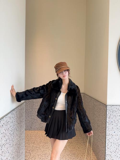 短袖貂皮怎么搭配图片