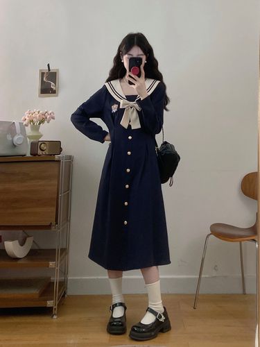 娃娃领连衣裙怎么搭配什么领子的大衣