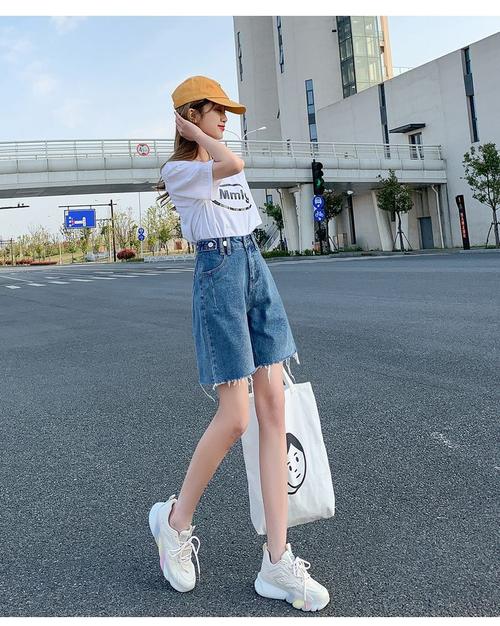 高腰五分短裤怎么搭配