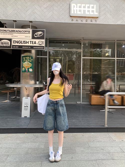 高腰五分短裤怎么搭配