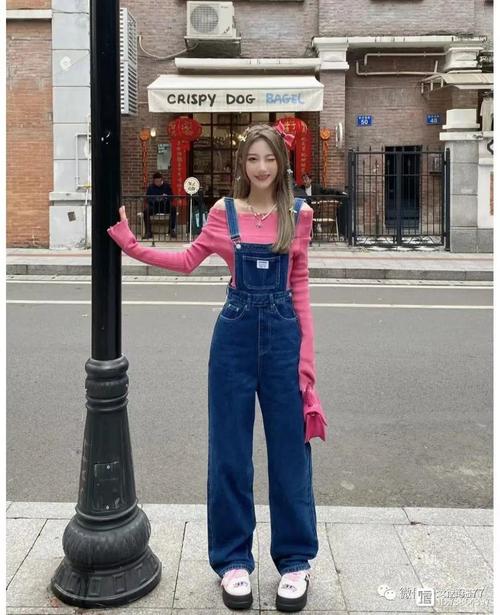 冬天穿牛仔背带裤怎么搭配什么外套好看吗