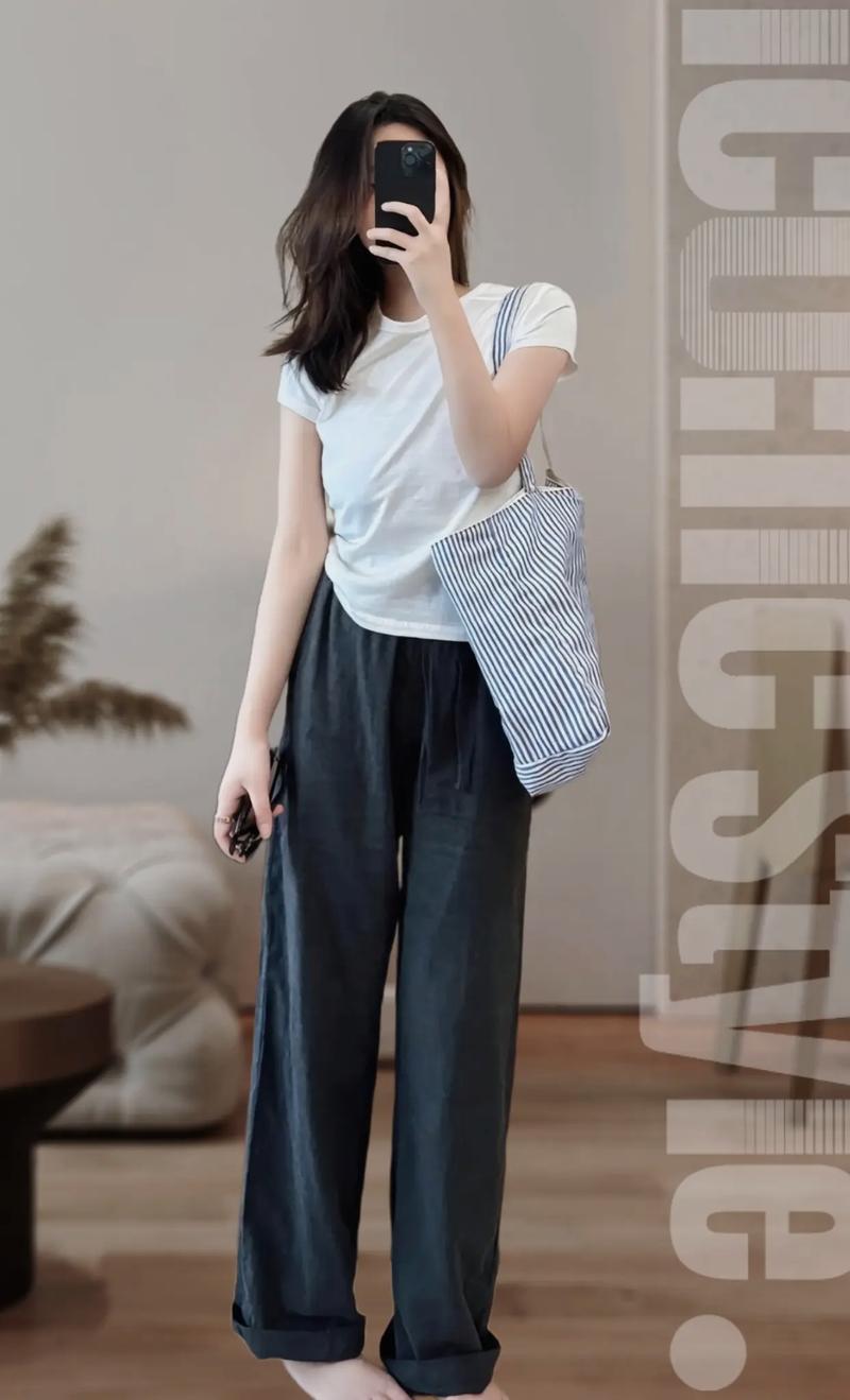 白色大t恤怎么搭配外套