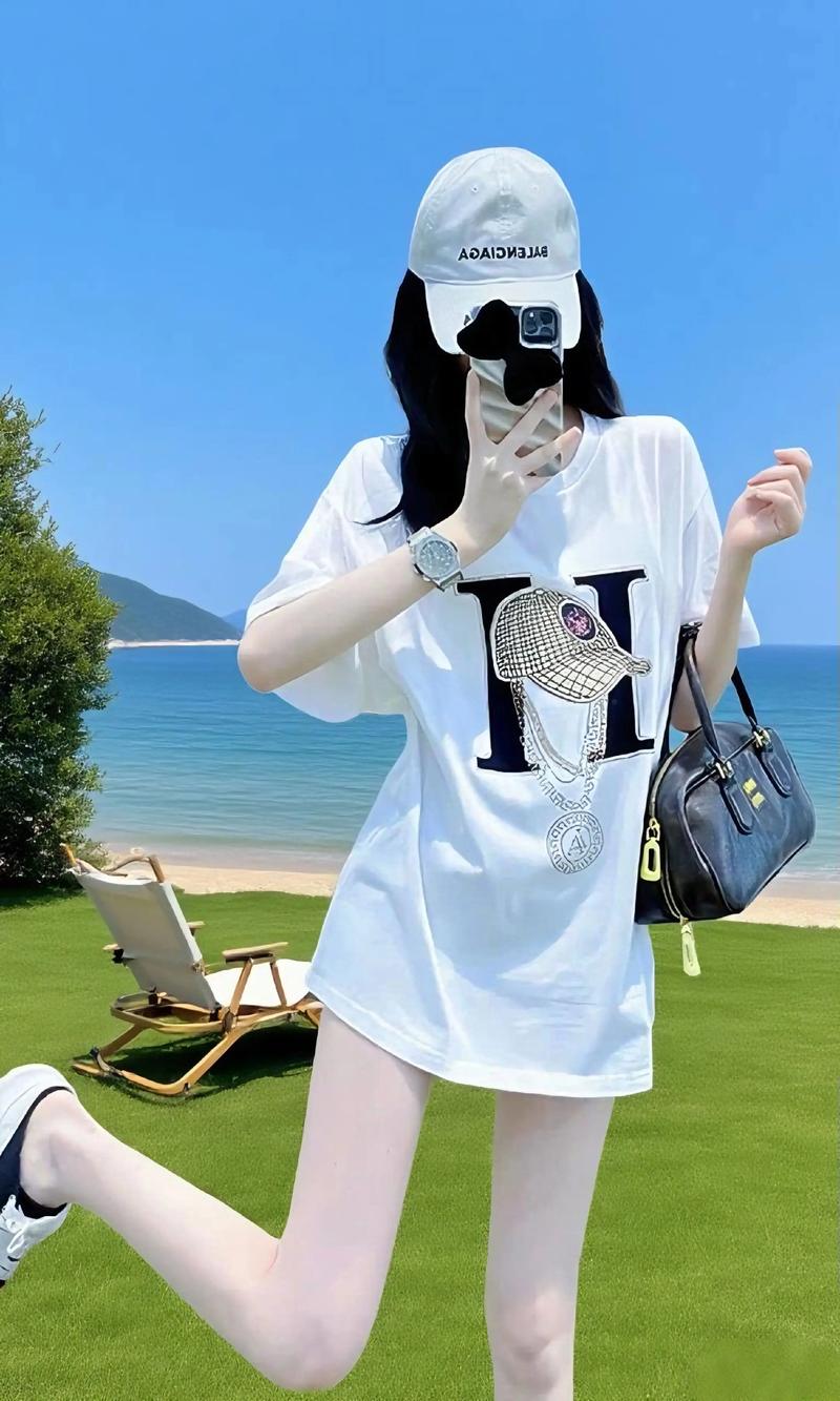 白色大t恤怎么搭配