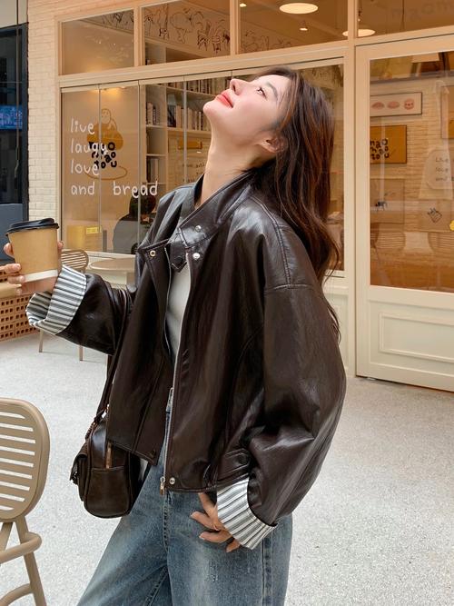 皮衣服女款里面怎么搭配