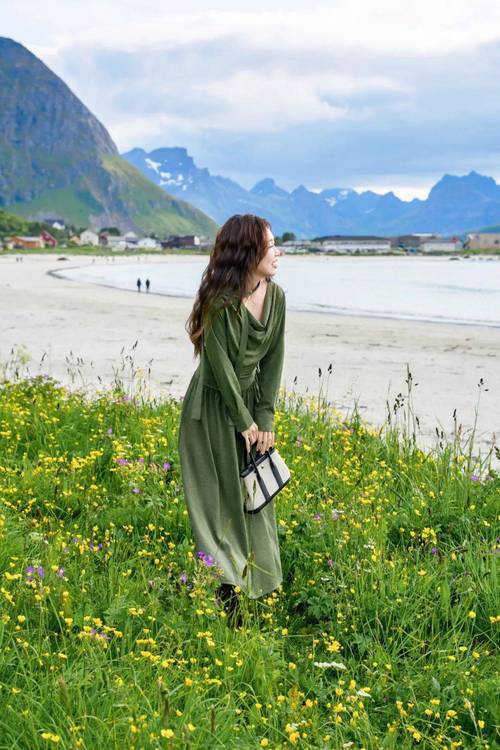 墨绿色衬衫裙怎么搭配外套