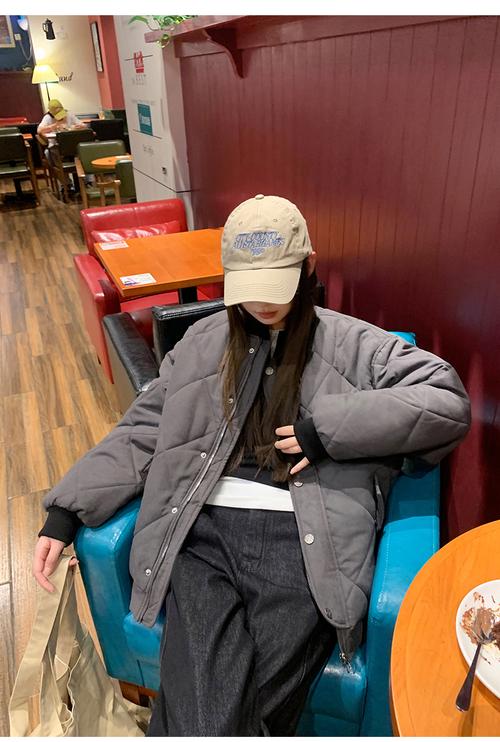 冬季棒球服里面怎么搭配