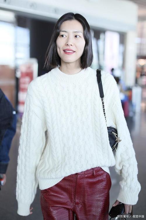 大外套白毛衣怎么搭配