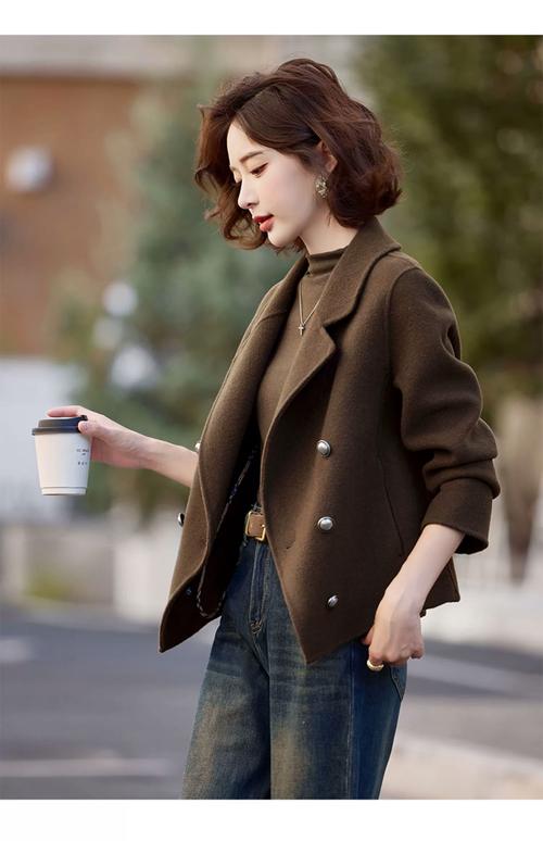 中短款毛呢大衣怎么搭配