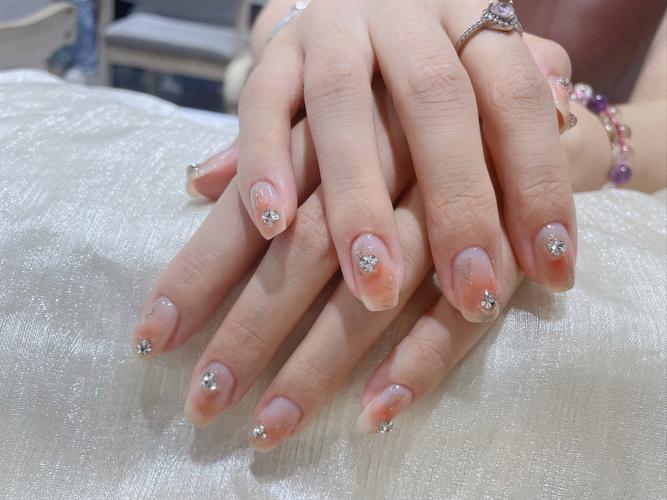 美甲钻怎么搭配好看图片