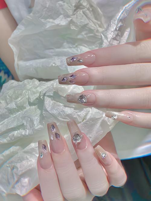 美甲钻怎么搭配好看图片