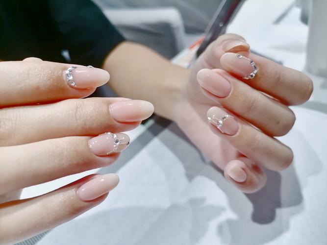 美甲钻怎么搭配好看图片