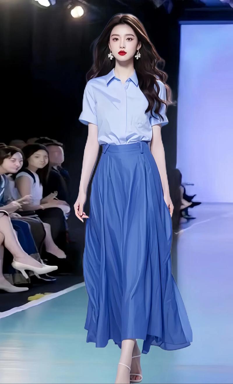 蓝色棉裙怎么搭配图片