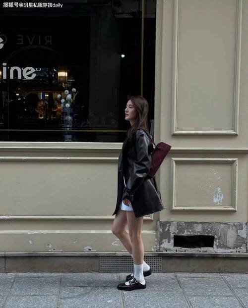 中长款皮衣下身怎么搭配