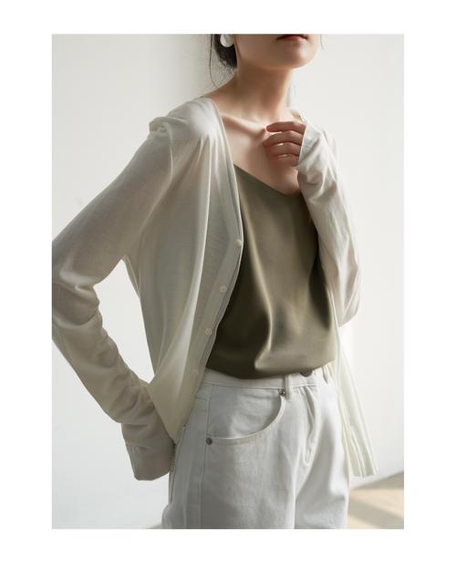 长款白色防晒衣怎么搭配