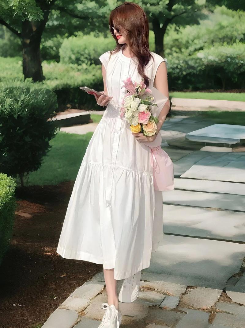 宽松白连衣裙怎么搭配