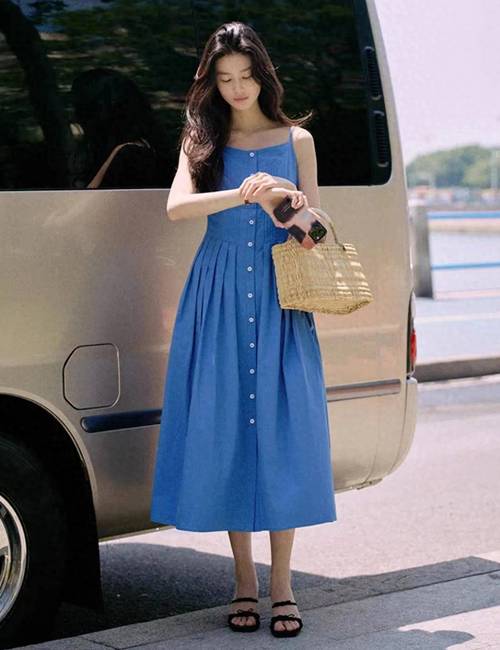 蓝色裙子配什么颜色上衣