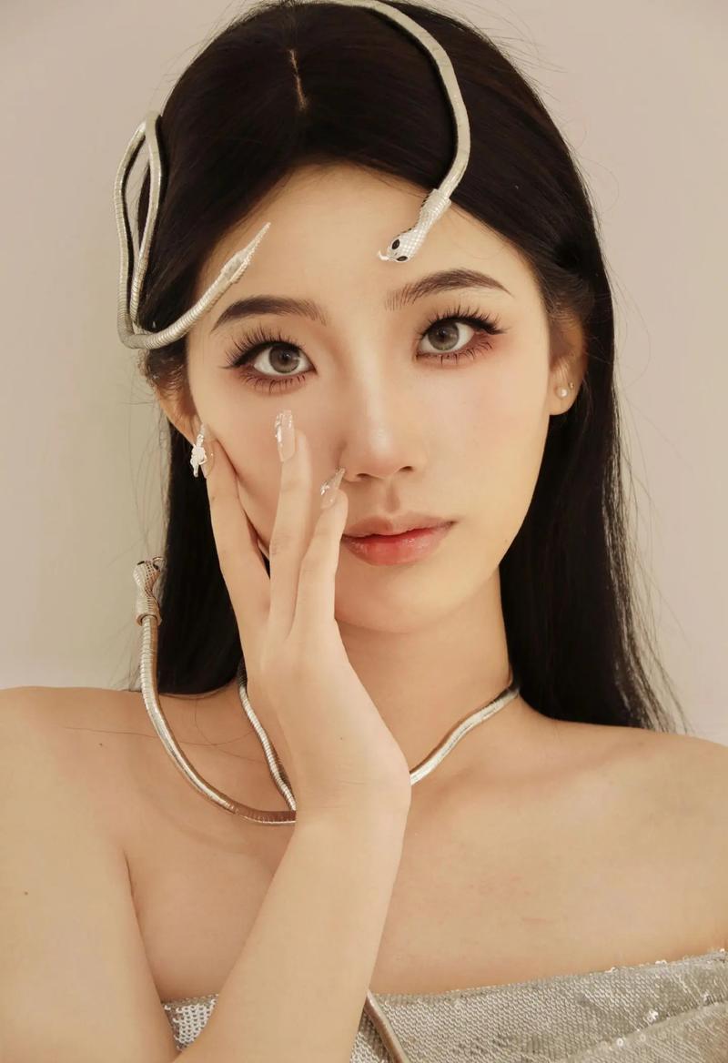 2025最新彩妆资讯