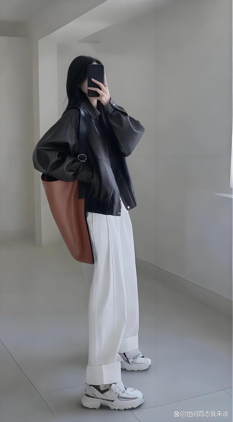 白色直筒裤怎么搭配上衣女
