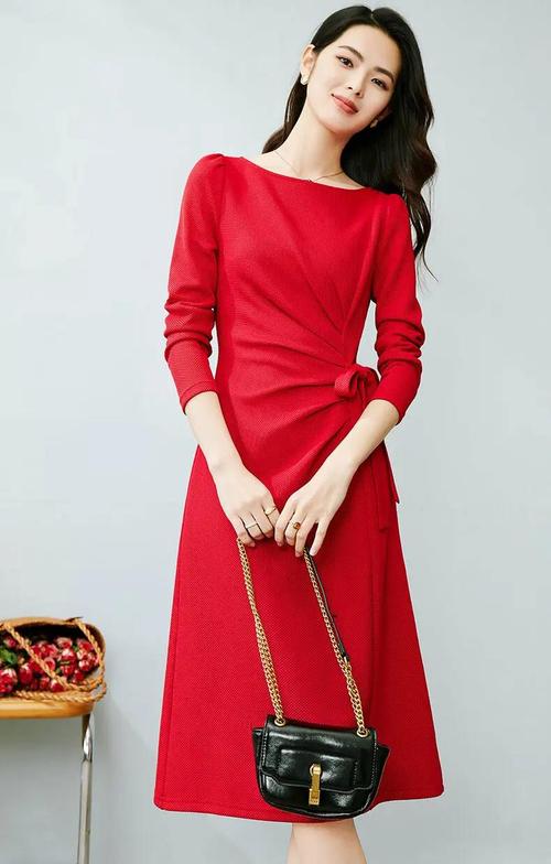 红色打低该怎么搭配衣服图片