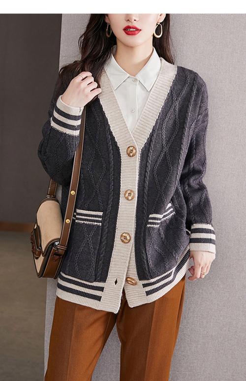 宽松的毛衣开衫外套怎么搭配什么裤子好看