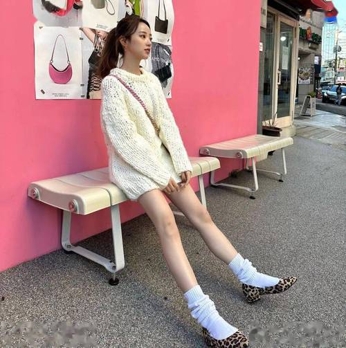 粉色鞋子配什么袜子