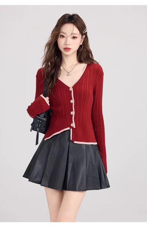 亮红色怎么搭配衣服图片欣赏