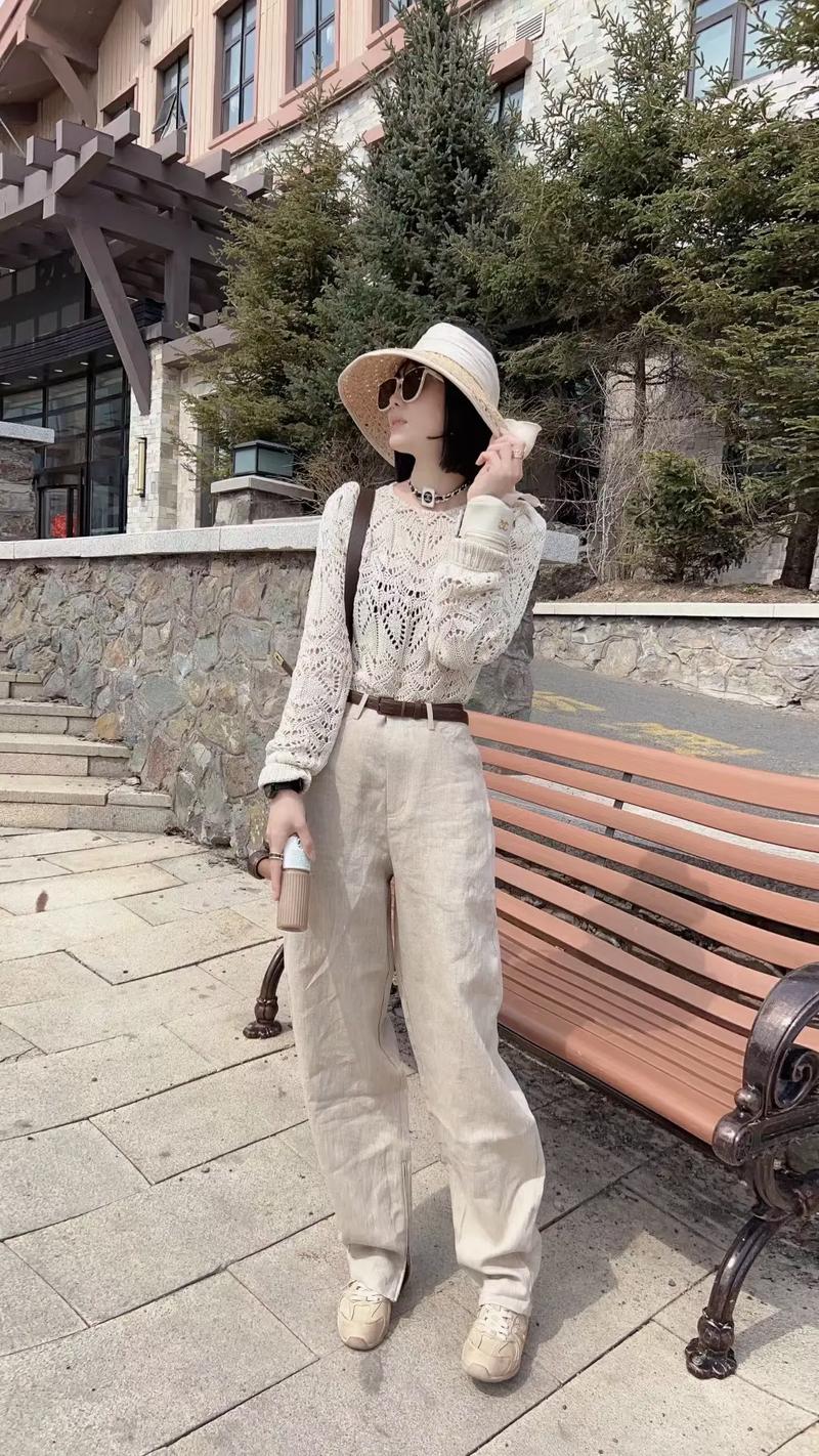 中长米色衫怎么搭配什么裤子好看图片欣赏