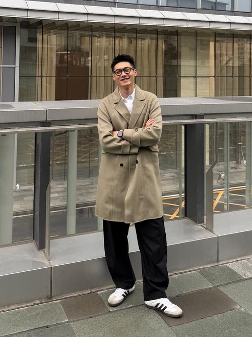 男士中长休闲大衣怎么搭配