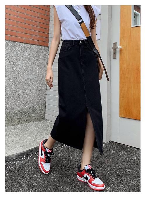 黑色牛仔裙怎么搭配好看