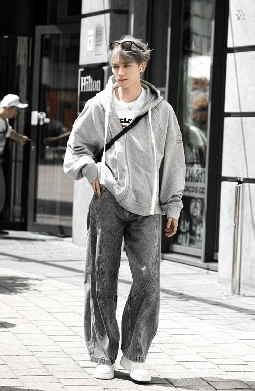 卫衣配什么裤子好看男