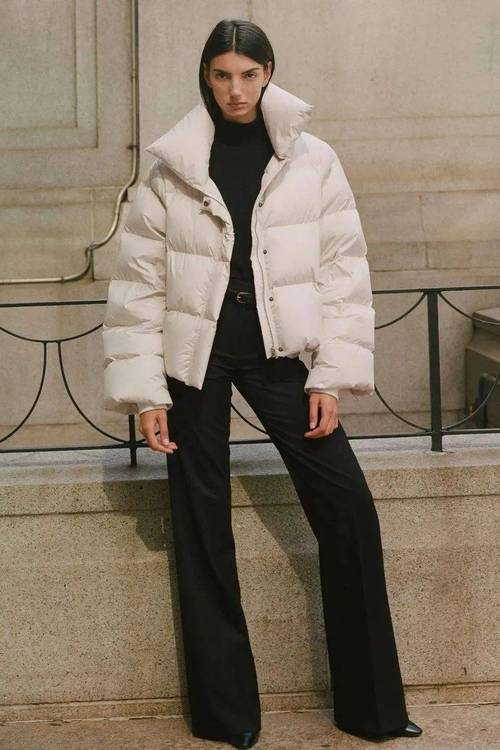 白色羽绒服配什么鞋