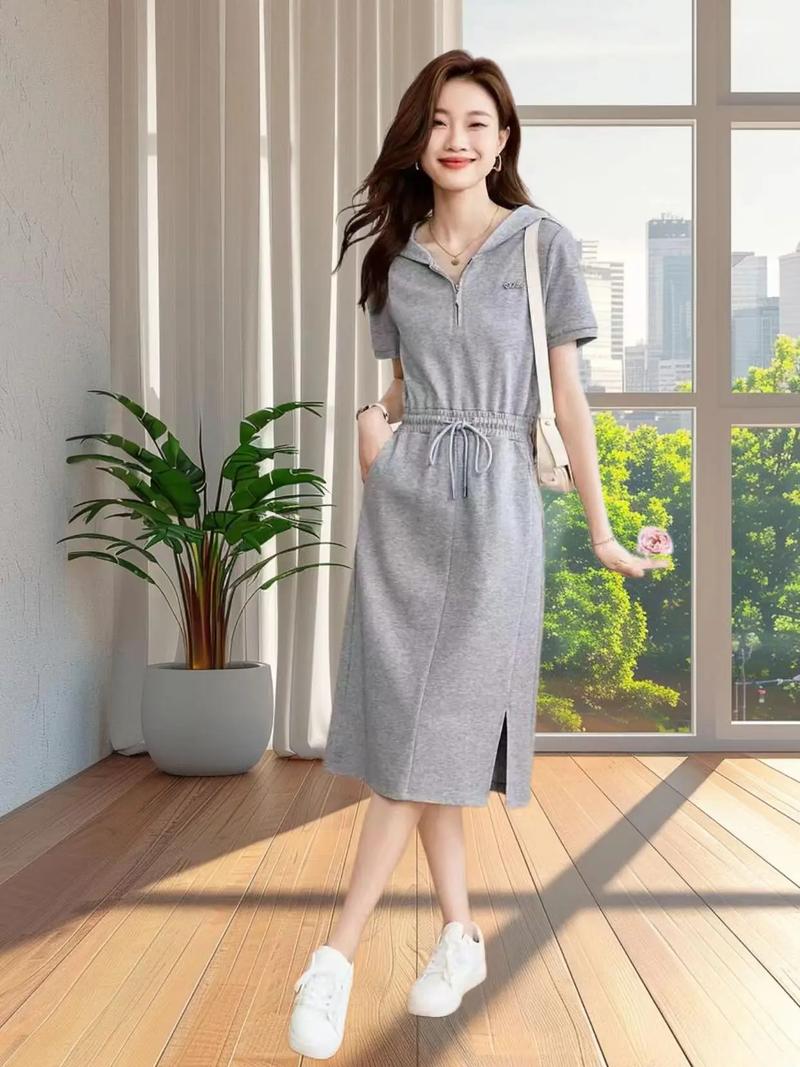 运动连衣裙怎么搭配外套