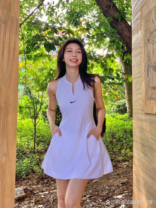 运动连衣裙怎么搭配外套