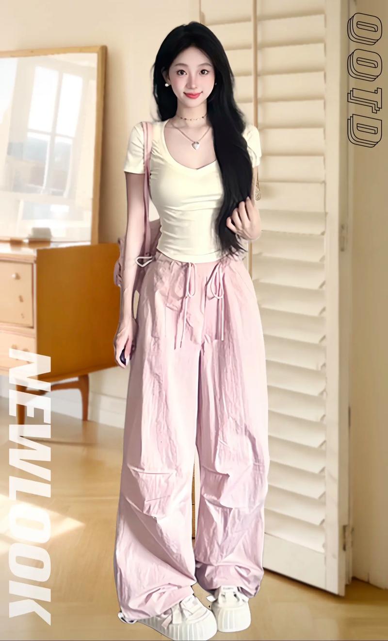 中长米色衫怎么搭配什么裤子好看图片