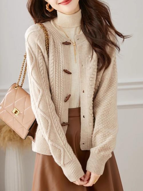 宽松的毛衣外套怎么搭配