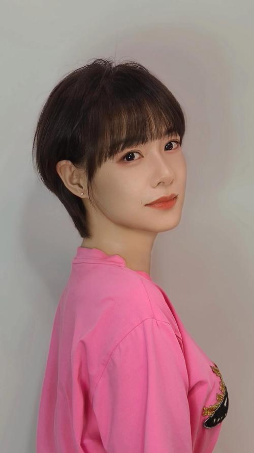 小圆脸适合什么短发