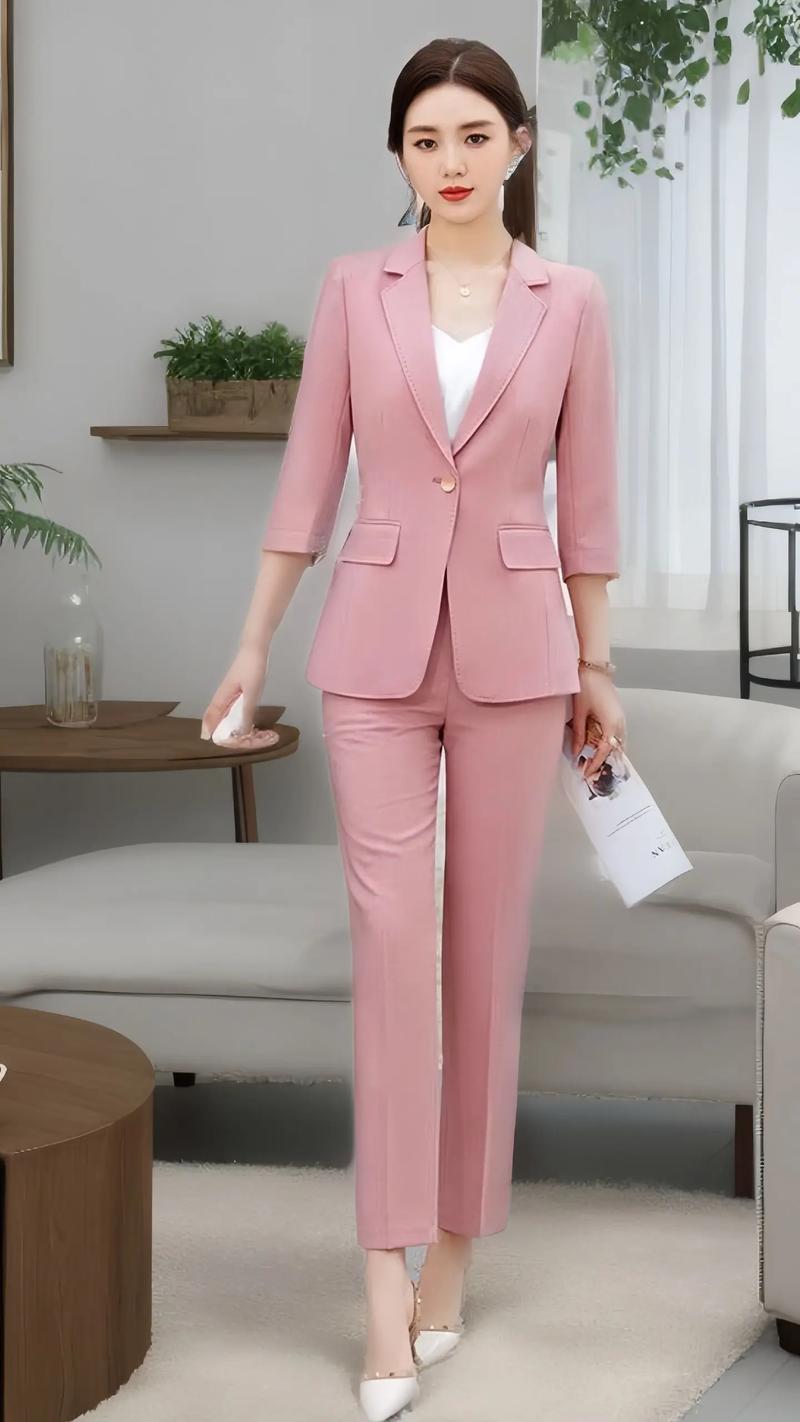 春季粉色西装外套怎么搭配