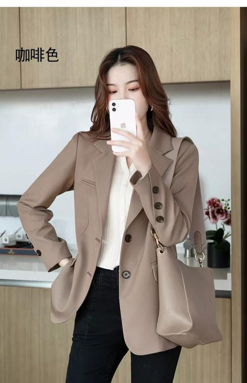 西服外套怎么搭配衣服好看吗