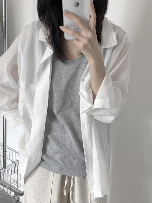 长款的白色衬衫怎么搭配