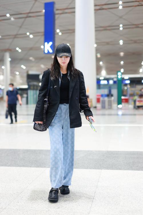 牛仔外套配什么帽子