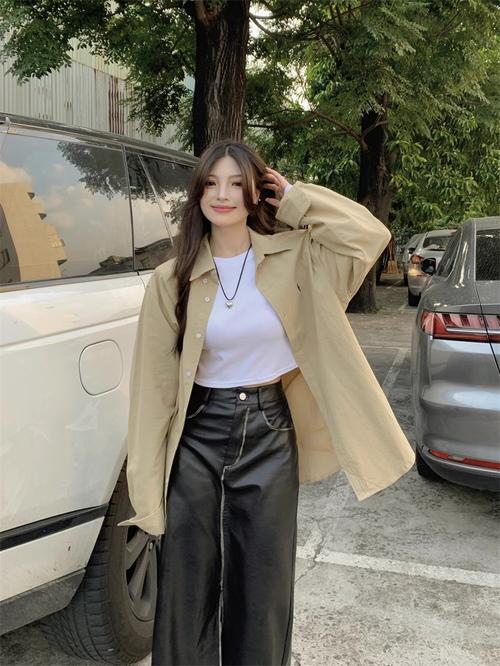 卡其色长袖衬衫怎么搭配外套好看